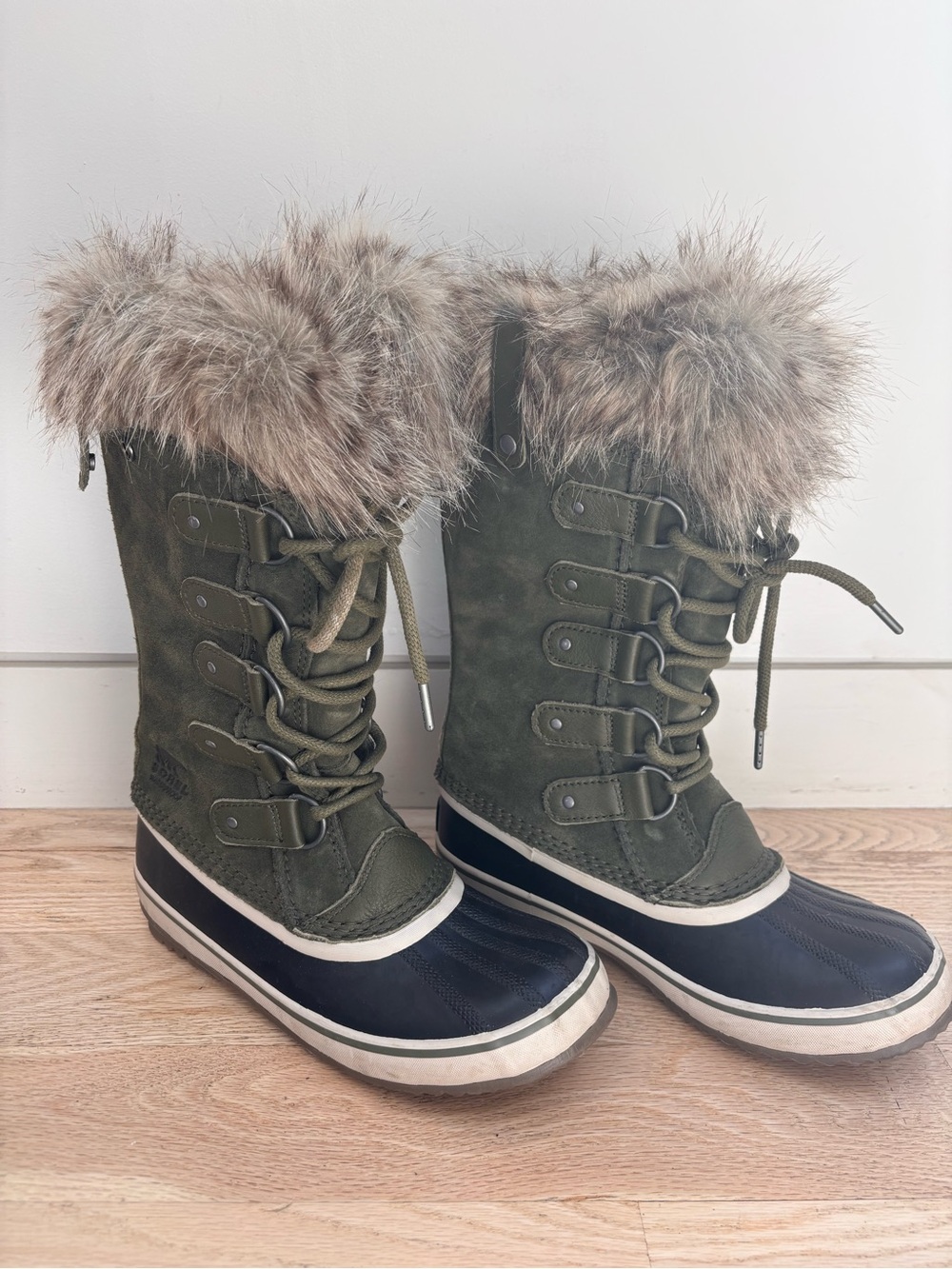 Sorel Olive Green and Black Women's Winter Lace-Up Boots Faux Fur Joan Arctic